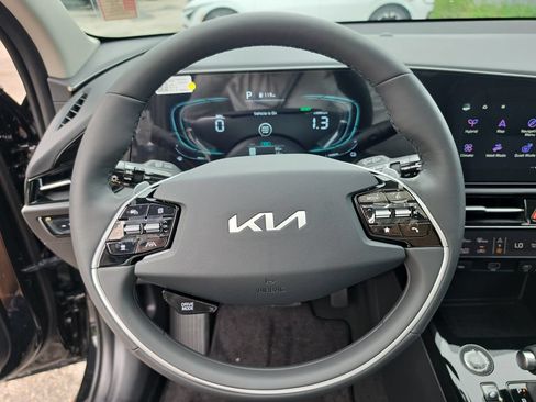 New 2026 Kia Niro FWD image 30