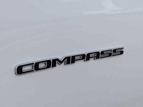 Certified 2025 Jeep Compass Latitude AWD/4WD image 11