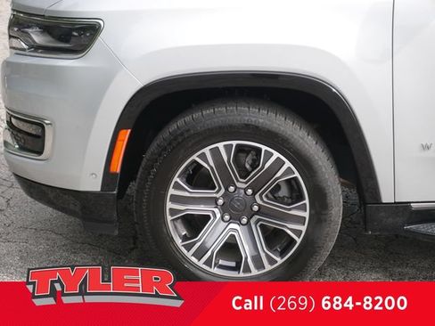 Used 2024 Jeep Wagoneer L Series II w/ Flexible Seating Group AWD/4WD image 43