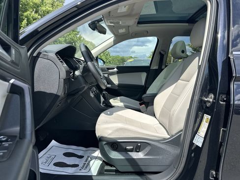 Used 2021 Volkswagen Tiguan SE w/ Panoramic Sunroof Package FWD image 12