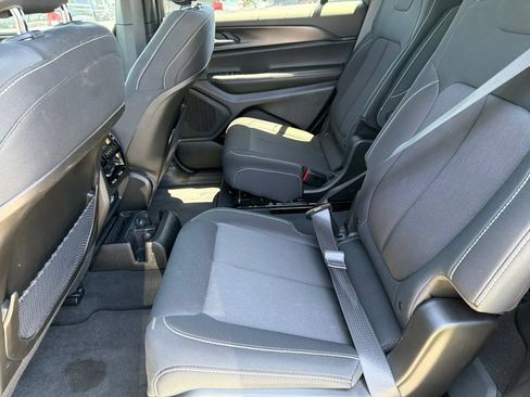 Used 2025 Jeep Grand Cherokee L Laredo AWD/4WD image 21