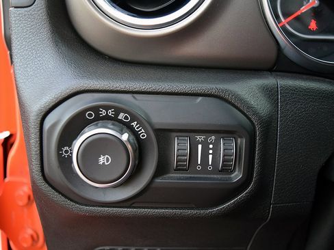 Used 2018 Jeep Wrangler Unlimited Rubicon w/ Dual Top Group image 21