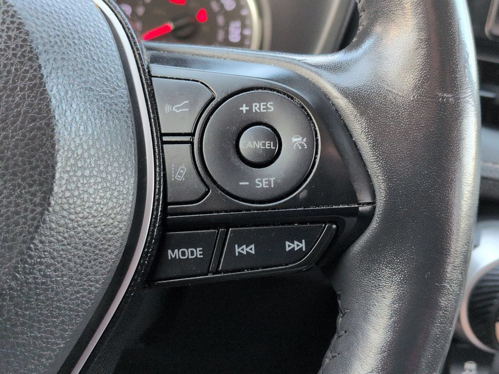 Used 2021 Toyota RAV4 XLE Premium AWD/4WD image 21