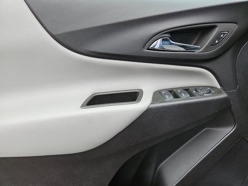 Used 2024 Chevrolet Equinox LS w/ LS Convenience Package image 11