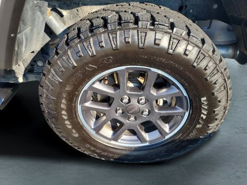 Used 2020 Jeep Gladiator Overland AWD/4WD image 9