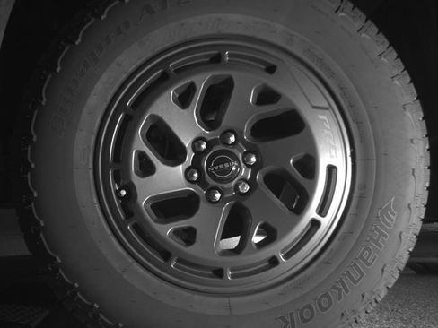 Used 2025 Nissan Frontier PRO-4X w/ Pro Convenience Package AWD/4WD image 11