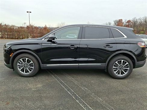 Certified 2023 Lincoln Nautilus Reserve image 4