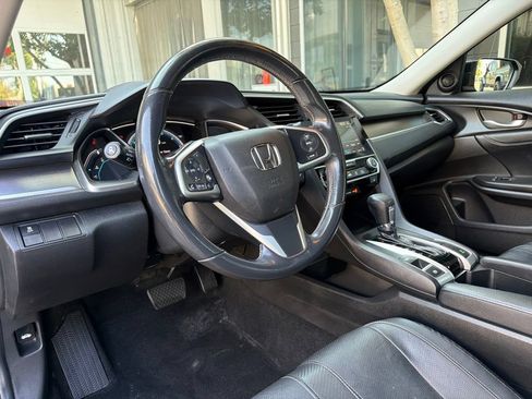 Used 2018 Honda Civic EX-L image 2