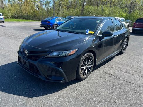 Used 2021 Toyota Camry SE w/ Cold Weather Package AWD/4WD image 3
