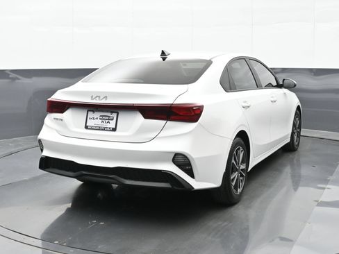 Used 2023 Kia Forte LXS w/ LXS Technology Package FWD image 4