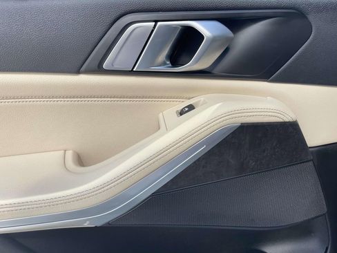 Used 2022 BMW X5 xDrive40i w/ M Sport Package image 14