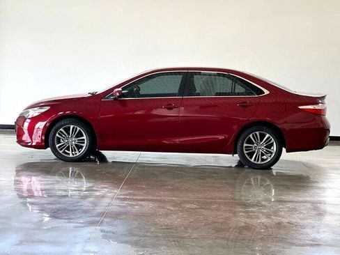 Used 2016 Toyota Camry SE image 4