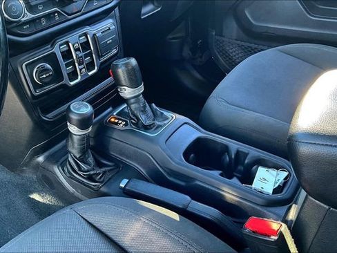 Used 2022 Jeep Gladiator Sport AWD/4WD image 19
