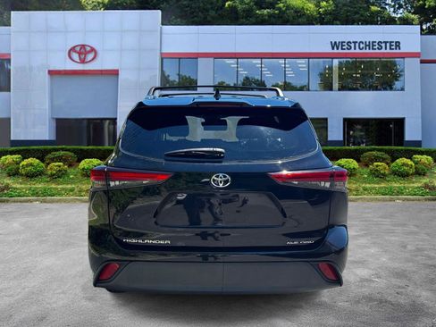 Used 2021 Toyota Highlander XLE AWD/4WD image 6