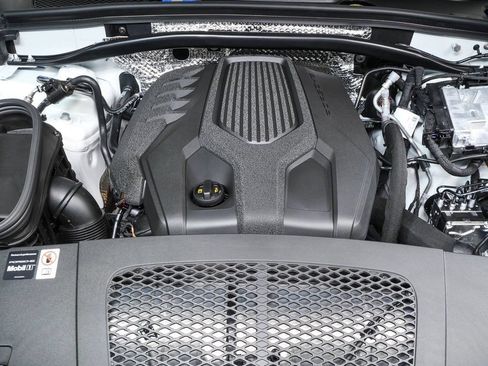 Certified 2026 Porsche Macan AWD/4WD image 35