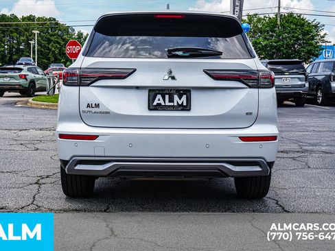 Used 2025 Mitsubishi Outlander SE FWD image 13