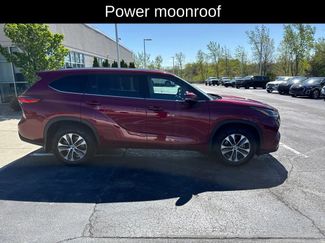 Used 2021 Toyota Highlander XLE AWD/4WD video 2