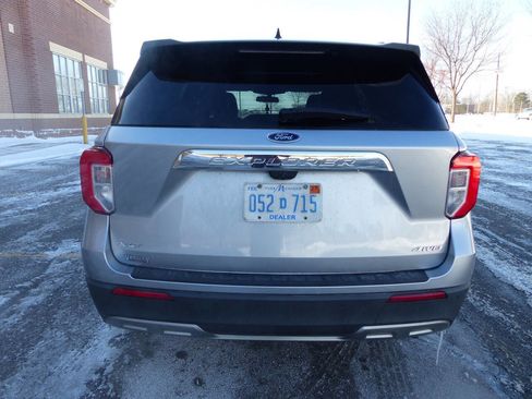 Used 2021 Ford Explorer XLT w/ Equipment Group 202A image 9