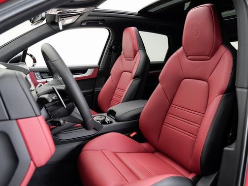 New 2025 Porsche Cayenne S image 5