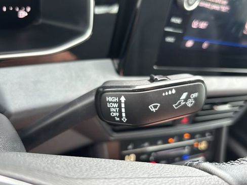 Used 2025 Volkswagen Jetta SE FWD image 22