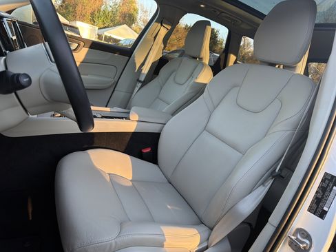 Certified 2023 Volvo XC60 B5 Plus w/ Protection Package Premier image 5