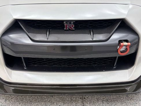 Used 2017 Nissan GT-R Premium w/ Premium Interior Package image 55