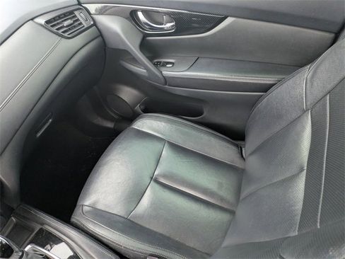 Used 2018 Nissan Rogue SL w/ Premium Package image 16