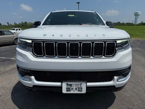 Used 2024 Jeep Wagoneer Base w/ Convenience Group I image 2