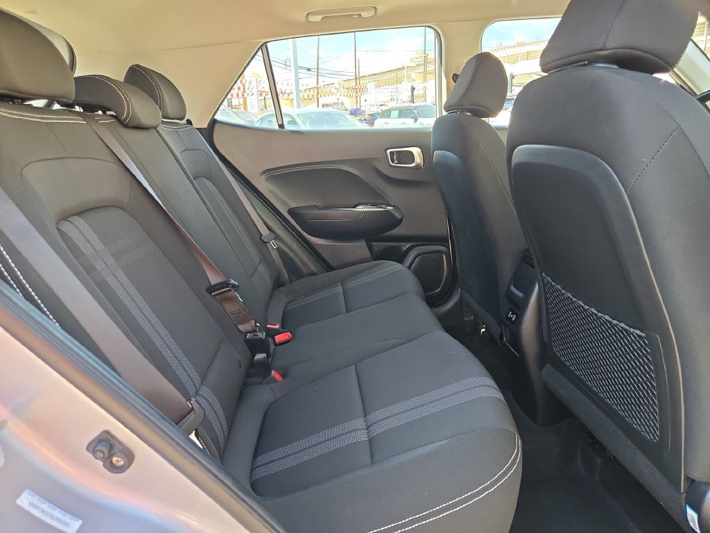 Used 2025 Hyundai Venue SEL FWD image 31
