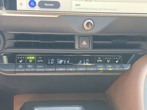 Used 2025 Toyota Crown Signia AWD/4WD image 40