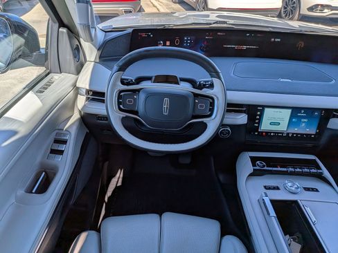 Certified 2025 Lincoln Navigator Reserve image 19