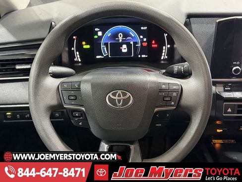 Used 2025 Toyota Camry LE image 15
