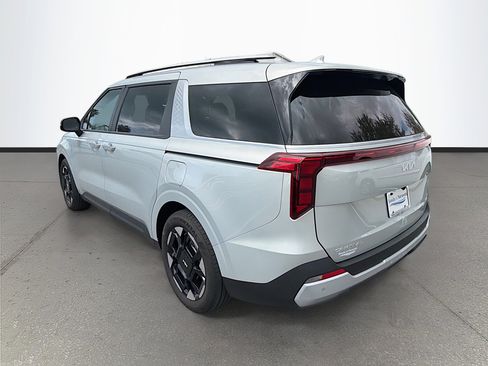 Used 2025 Kia Carnival EX image 6