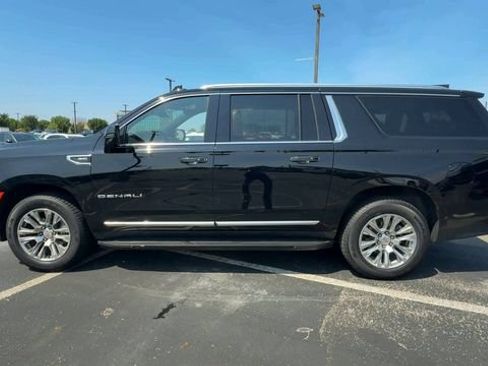 Used 2024 GMC Yukon XL Denali AWD/4WD image 5