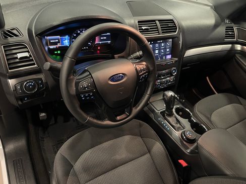 Used 2018 Ford Explorer XLT w/ Equipment Group 201A AWD/4WD image 13