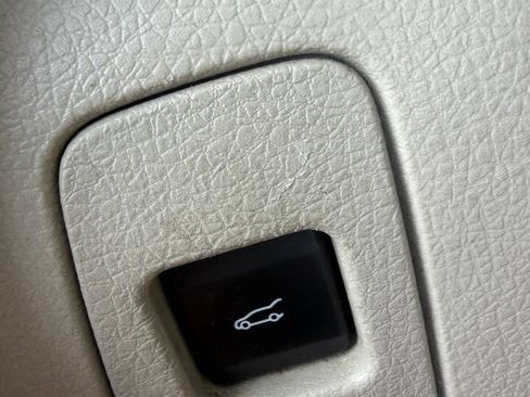 Used 2014 Lincoln MKX AWD w/ Equipment Group 102A image 17