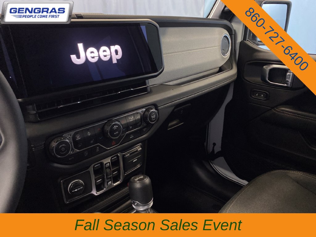 Used 2026 Jeep Wrangler Unlimited Sahara AWD/4WD image 15