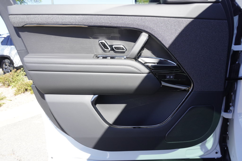 New 2026 Land Rover Range Rover Sport Dynamic SE AWD/4WD image 17