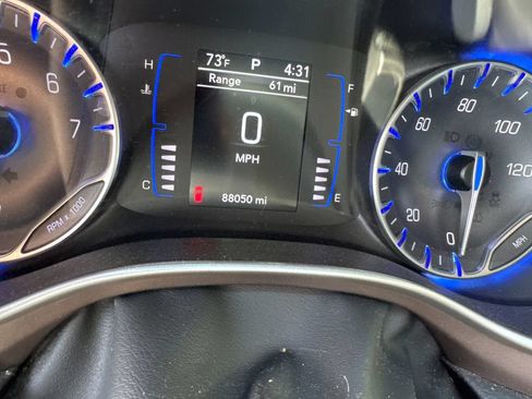 Used 2023 Chrysler Voyager LX FWD image 11