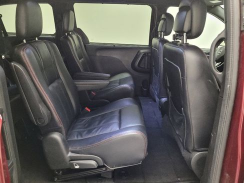 Used 2018 Dodge Grand Caravan GT image 19
