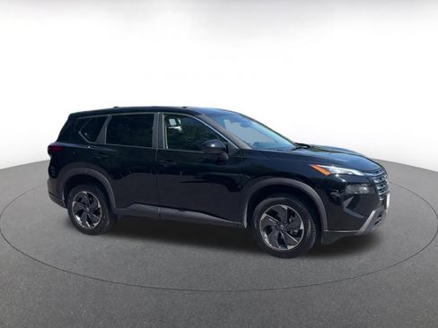 Used 2025 Nissan Rogue SV FWD image 2