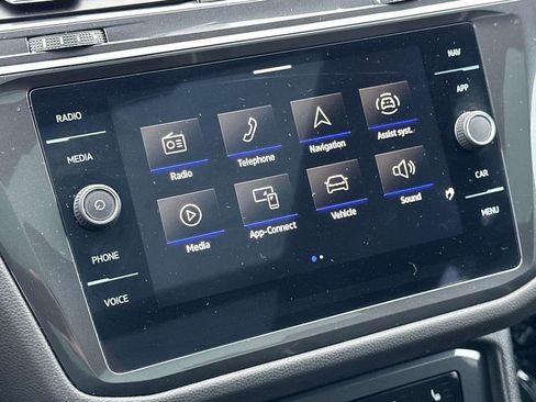Certified 2023 Volkswagen Tiguan SEL R-Line image 31