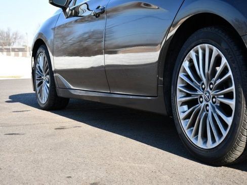 Used 2019 Toyota Avalon Limited image 9