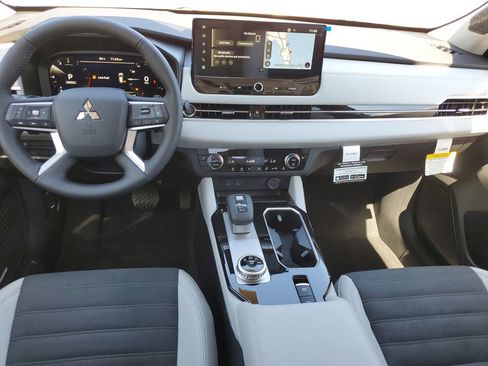 New 2026 Mitsubishi Outlander LE FWD image 6