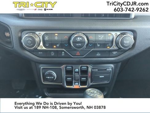 New 2025 Jeep Gladiator Sport image 21