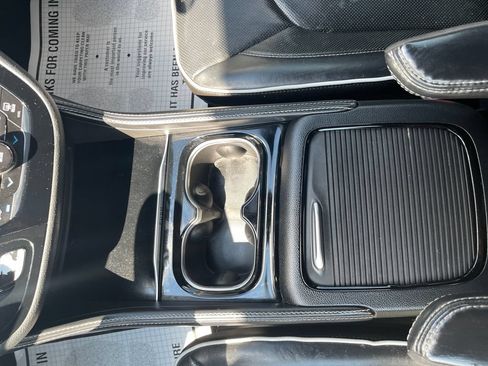 Used 2022 Chrysler Pacifica Limited w/ S Appearance Package FWD image 31