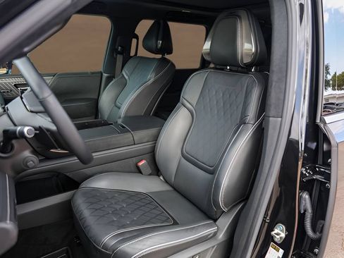 Used 2025 INFINITI QX80 Autograph w/ Premium Cargo Package AWD/4WD image 7