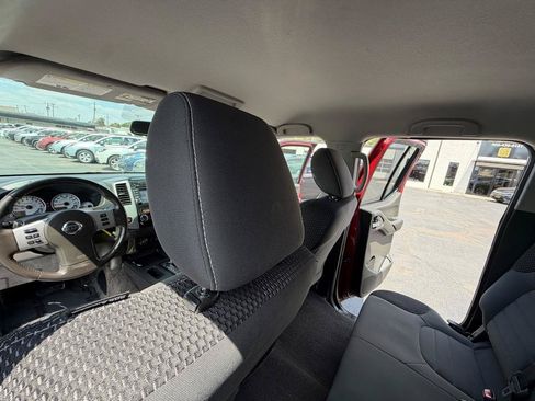 Used 2017 Nissan Frontier PRO-4X w/ Pro-4x Graphics Package AWD/4WD image 16
