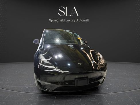 Used 2023 Tesla Model Y Long Range AWD/4WD image 2