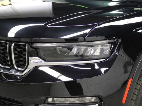 New 2025 Jeep Grand Cherokee Limited w/ Luxury Tech Group II image 36